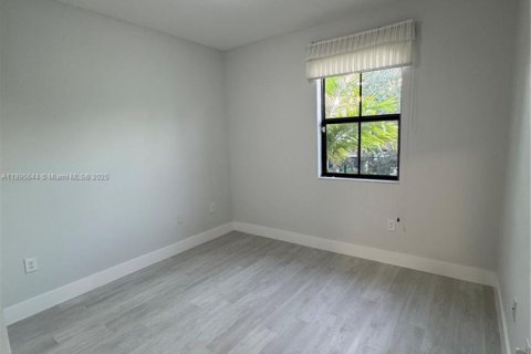 Touwnhouse à louer à Miami, Floride: 3 chambres, 138.24 m2 № 1948622 - photo 15