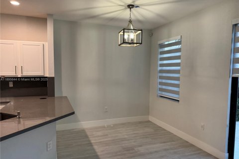 Touwnhouse à louer à Miami, Floride: 3 chambres, 138.24 m2 № 1948622 - photo 7