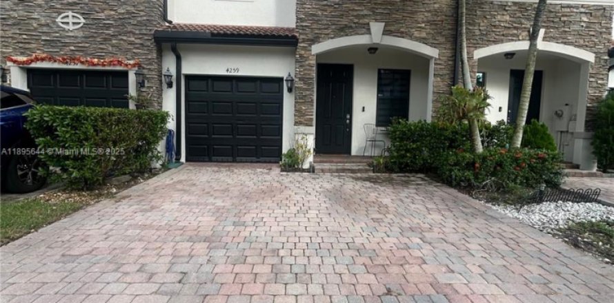 Touwnhouse à Miami, Floride 3 chambres, 138.24 m2 № 1948622