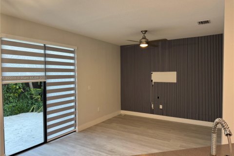Touwnhouse à louer à Miami, Floride: 3 chambres, 138.24 m2 № 1948622 - photo 9
