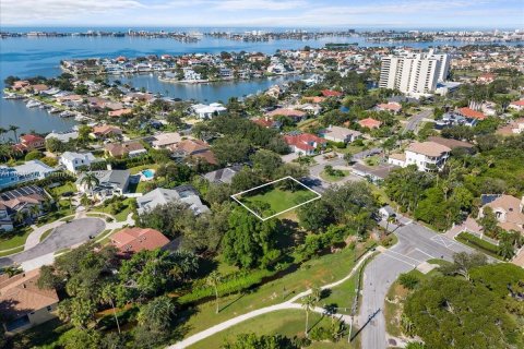 Terreno en venta en Saint Petersburg, Florida № 1950194 - foto 1