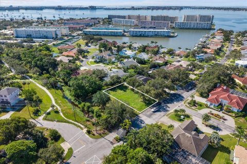 Terreno en venta en Saint Petersburg, Florida № 1950194 - foto 8