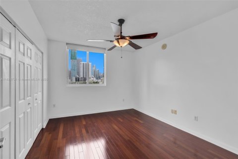 Condo in Miami, Florida, 1 bedroom  № 1814073 - photo 17