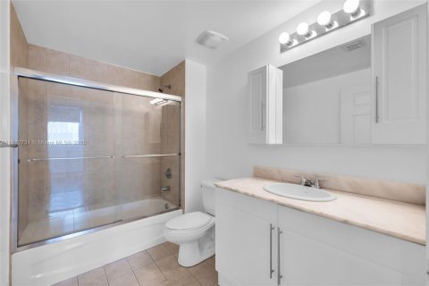 Condo in Miami, Florida, 1 bedroom  № 1814073 - photo 19