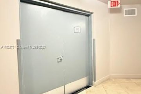 Condo in Miami, Florida, 1 bedroom  № 1814073 - photo 24