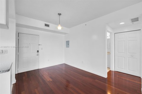Condo in Miami, Florida, 1 bedroom  № 1814073 - photo 15