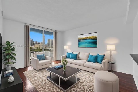 Condo in Miami, Florida, 1 bedroom  № 1814073 - photo 6