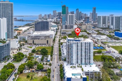 Condo in Miami, Florida, 1 bedroom  № 1814073 - photo 3