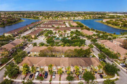 Adosado en venta en Homestead, Florida, 3 dormitorios, 158.31 m2 № 2066896 - foto 28