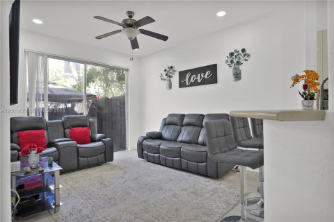 Adosado en venta en Homestead, Florida, 3 dormitorios, 158.31 m2 № 2066896 - foto 11