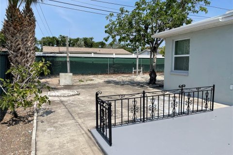 House in Holiday, Florida 2 bedrooms, 121.89 sq.m. № 1749656 - photo 17