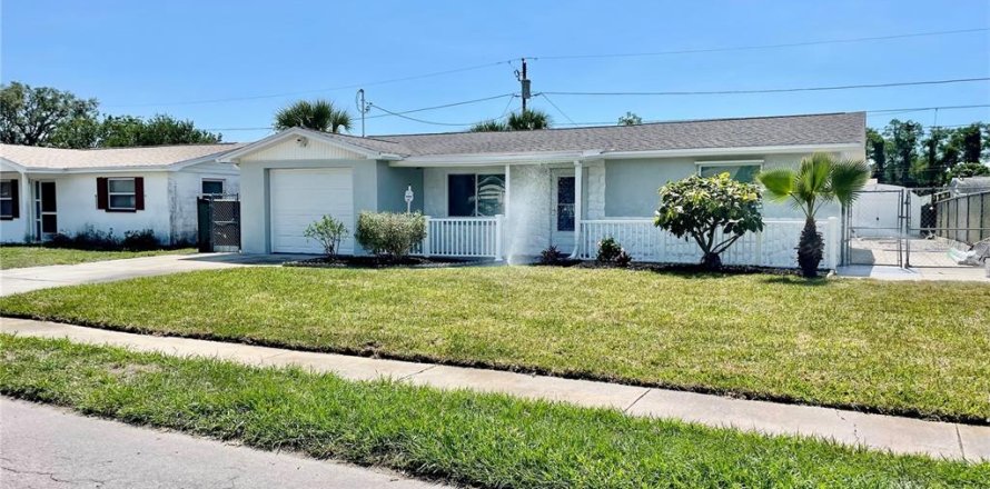 Villa ou maison à Holiday, Floride 2 chambres, 121.89 m2 № 1749656