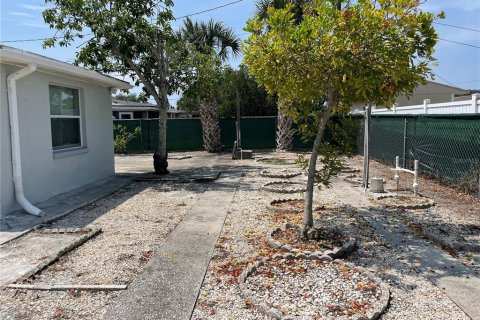 House in Holiday, Florida 2 bedrooms, 121.89 sq.m. № 1749656 - photo 19