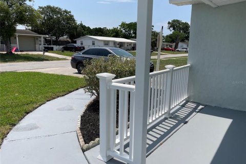 House in Holiday, Florida 2 bedrooms, 121.89 sq.m. № 1749656 - photo 21