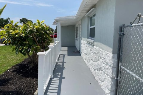 House in Holiday, Florida 2 bedrooms, 121.89 sq.m. № 1749656 - photo 23