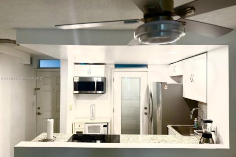 Copropriété à louer à Miami Beach, Floride: 1 chambre, 65.03 m2 № 1975556 - photo 10