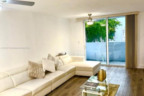 Copropriété à louer à Miami Beach, Floride: 1 chambre, 65.03 m2 № 1975556 - photo 6