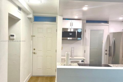 Copropriété à louer à Miami Beach, Floride: 1 chambre, 65.03 m2 № 1975556 - photo 5