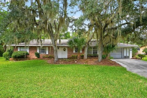 House in Umatilla, Florida 3 bedrooms, 154.12 sq.m. № 2316532