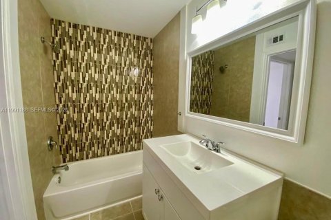 Apartamento en alquiler en Oakland Park, Florida, 1 dormitorio, 77.48 m2 № 2057456 - foto 11