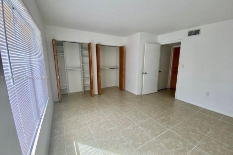 Apartamento en alquiler en Oakland Park, Florida, 1 dormitorio, 77.48 m2 № 2057456 - foto 10