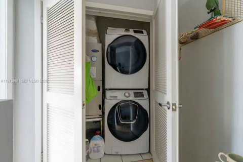 Adosado en venta en Miami Beach, Florida, 2 dormitorios, 118.73 m2 № 2032364 - foto 12