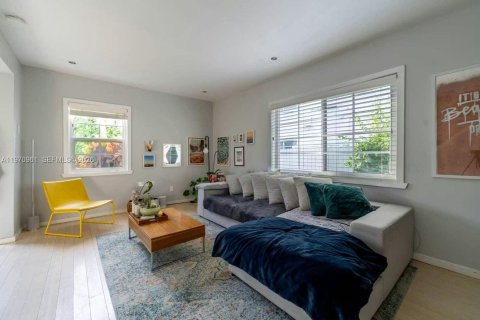 Adosado en venta en Miami Beach, Florida, 2 dormitorios, 118.73 m2 № 2032364 - foto 3