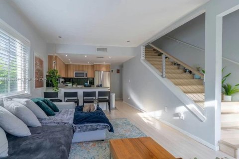 Adosado en venta en Miami Beach, Florida, 2 dormitorios, 118.73 m2 № 2032364 - foto 7
