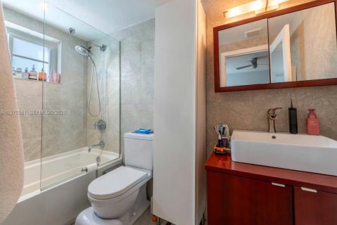 Adosado en venta en Miami Beach, Florida, 2 dormitorios, 118.73 m2 № 2032364 - foto 17
