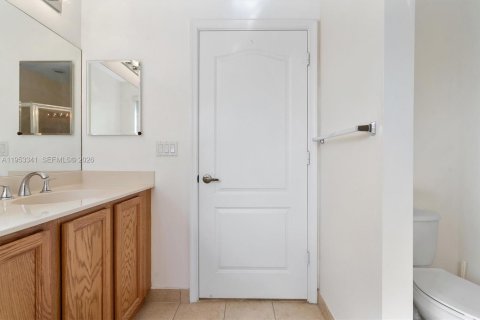 House in Miami Gardens, Florida 4 bedrooms, 173.26 sq.m. № 2007856 - photo 21