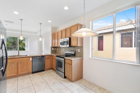 House in Miami Gardens, Florida 4 bedrooms, 173.26 sq.m. № 2007856 - photo 13