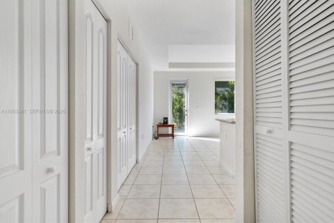 House in Miami Gardens, Florida 4 bedrooms, 173.26 sq.m. № 2007856 - photo 7