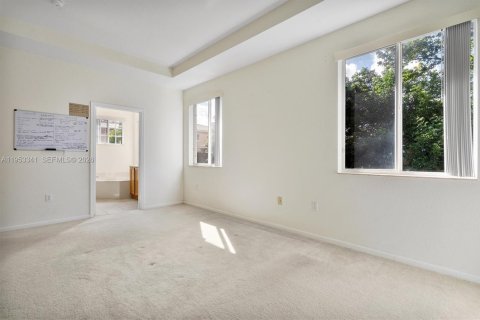 House in Miami Gardens, Florida 4 bedrooms, 173.26 sq.m. № 2007856 - photo 18