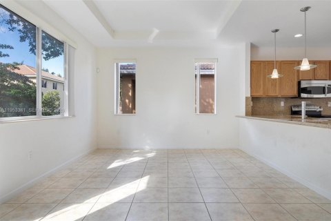 House in Miami Gardens, Florida 4 bedrooms, 173.26 sq.m. № 2007856 - photo 9