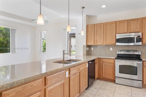 House in Miami Gardens, Florida 4 bedrooms, 173.26 sq.m. № 2007856 - photo 11