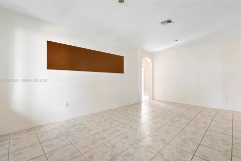 House in Miami Gardens, Florida 4 bedrooms, 173.26 sq.m. № 2007856 - photo 5