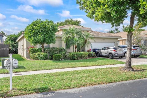 House in Miami Gardens, Florida 4 bedrooms, 173.26 sq.m. № 2007856 - photo 3