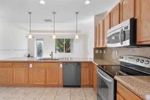 House in Miami Gardens, Florida 4 bedrooms, 173.26 sq.m. № 2007856 - photo 16