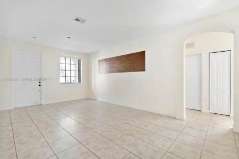 House in Miami Gardens, Florida 4 bedrooms, 173.26 sq.m. № 2007856 - photo 6