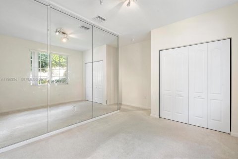 House in Miami Gardens, Florida 4 bedrooms, 173.26 sq.m. № 2007856 - photo 27