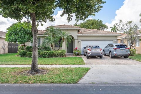 House in Miami Gardens, Florida 4 bedrooms, 173.26 sq.m. № 2007856 - photo 4