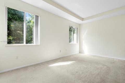 House in Miami Gardens, Florida 4 bedrooms, 173.26 sq.m. № 2007856 - photo 17