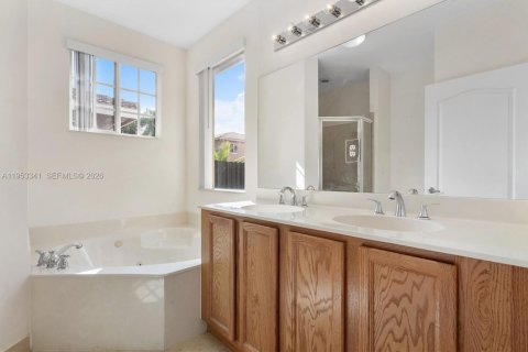 House in Miami Gardens, Florida 4 bedrooms, 173.26 sq.m. № 2007856 - photo 19