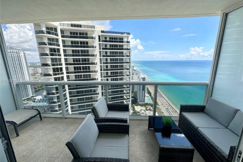 Condo in Hallandale Beach, Florida, 1 bedroom  № 2401312
