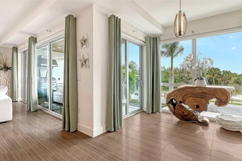 Condo in Sarasota, Florida, 3 bedrooms  № 1516888 - photo 10