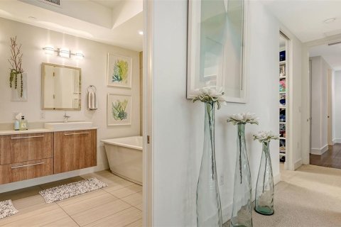 Condo in Sarasota, Florida, 3 bedrooms  № 1516888 - photo 24