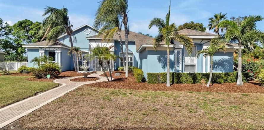 House in Valrico, Florida 3 bedrooms, 283.54 sq.m. № 1590042
