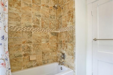 Casa en venta en West Palm Beach, Florida, 4 dormitorios, 199.93 m2 № 1956445 - foto 29