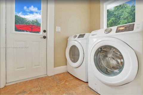 Casa en venta en West Palm Beach, Florida, 4 dormitorios, 199.93 m2 № 1956445 - foto 17