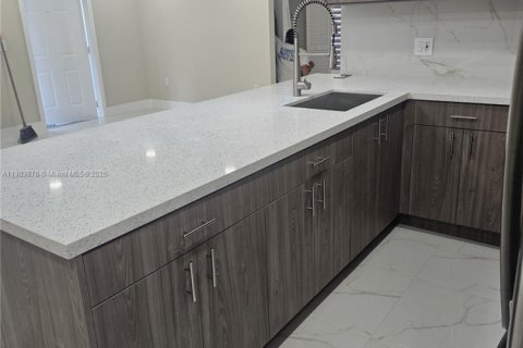 Купить виллу или дом в Хомстед, Флорида 3 спальни, 113.43м2, № 1956047 - фото 14